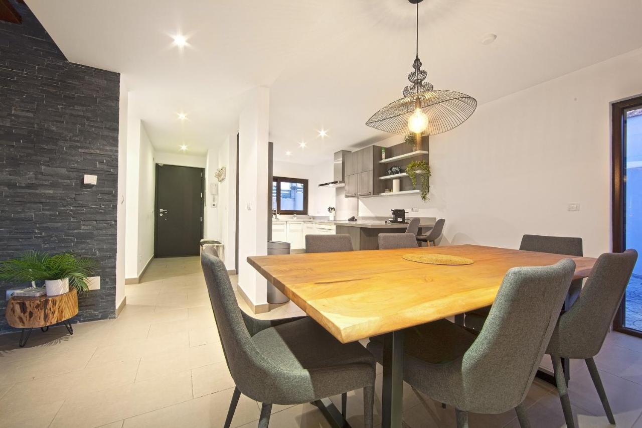 Modern Villa Close To Costabella Beach マルベーリャ エクステリア 写真