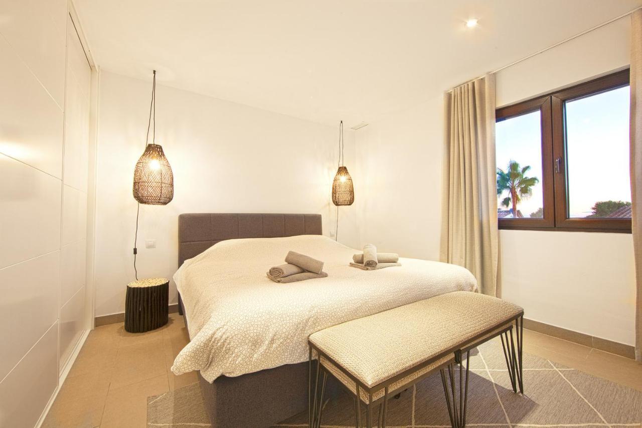 Modern Villa Close To Costabella Beach マルベーリャ エクステリア 写真